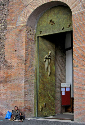 La Basilica di Santa Maria degli Angeli e dei Martiri, portal, martyr sculpture on door .. 3313
