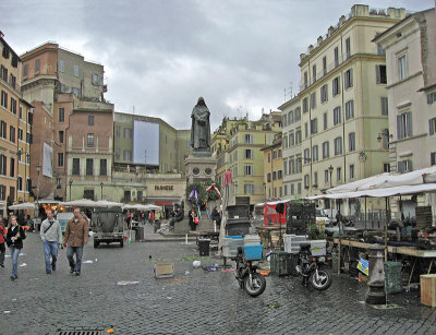 Piazza Campo dei fiori, shopping day is over .. 3224