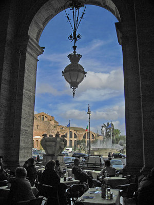 Lunch time overlooking the Piazza della Repubblica  .. 3339