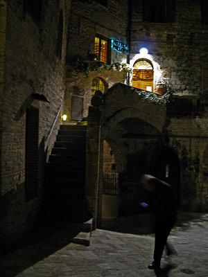 Walking up via San Rubino by the Hotel Pallotta .. A4017