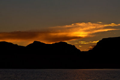 Lake Powell Sunset 8924.jpg