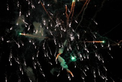 IMG_8709 Fireworks at 300mm handheld.jpg