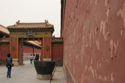 Joyce at Rijingmen (Rijing Gate)