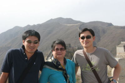 Khanh, Mum and Hy at the Great Wall