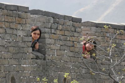 Joyce and Noon looking out from the Great Wall