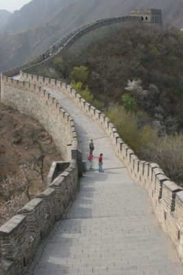 Hy, Janine and Noon at the Great Wall