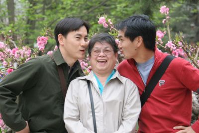 Hy, Mum and Khanh at Summer Palace