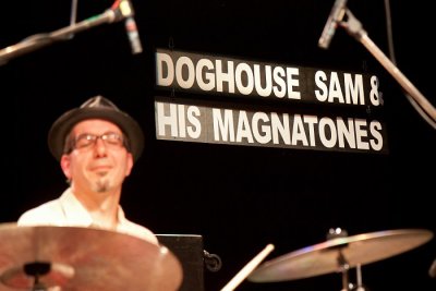 Doghouse Sam & his Magnatones