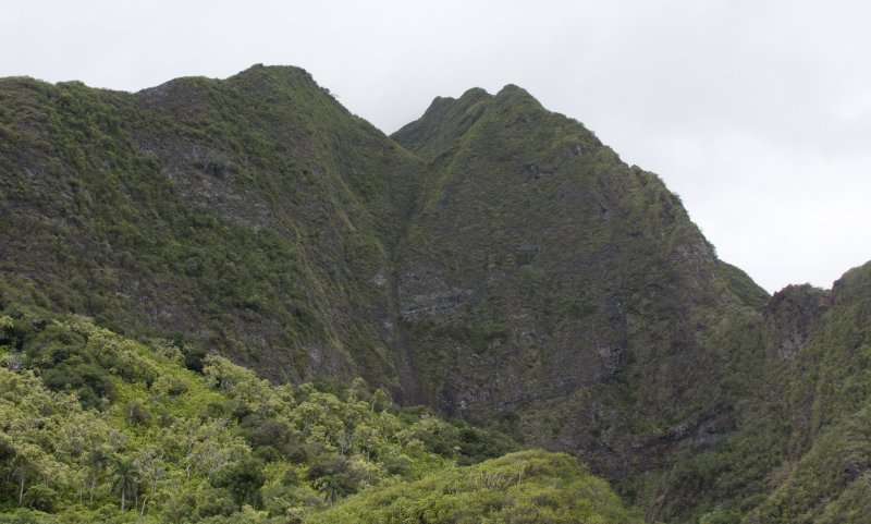 Iao valley cliffs.jpg