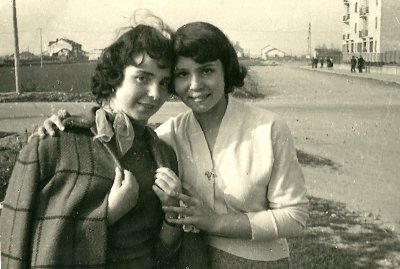 nostra madre con una amica (da identificare) - our mother with her friend