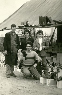 nostra madre con dei colleghi - our mother with some colleagues