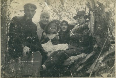 nostro padre (secondo da sx) e nostro zio Matteo, con persone da identificare (foto originale) - our father (second from left)