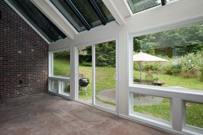 Sun room with heat absorbing brick wall