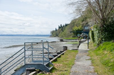 Path along the beach on the bulkhead