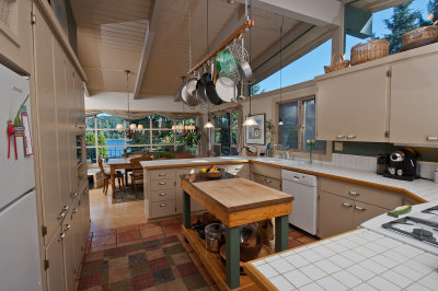 Kitchen and dining area