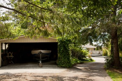 Here is the boathouse or extra garage