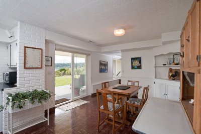 Lower level dining