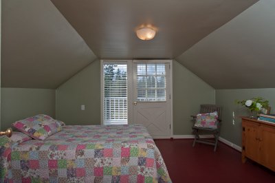 Upper bedroom and upper deck