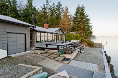 Exterior and beach