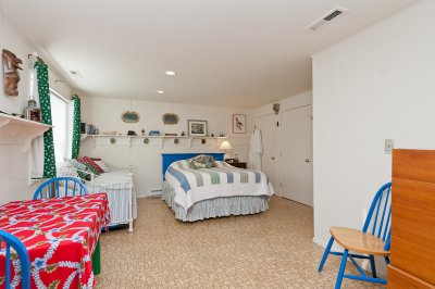 Guest bedroom with it's own entry