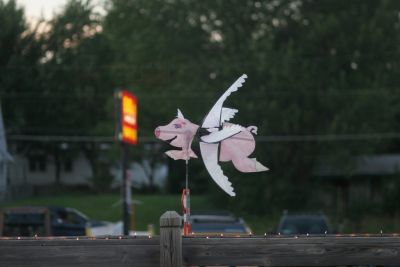 BB's Lawnside BBQ Flying Pig