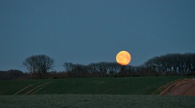 The full moon goes down behind Vr Skov 