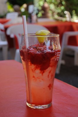 Mmm...Cool Strawberry Lemonade