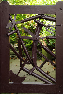 Unusual Gate, Winster