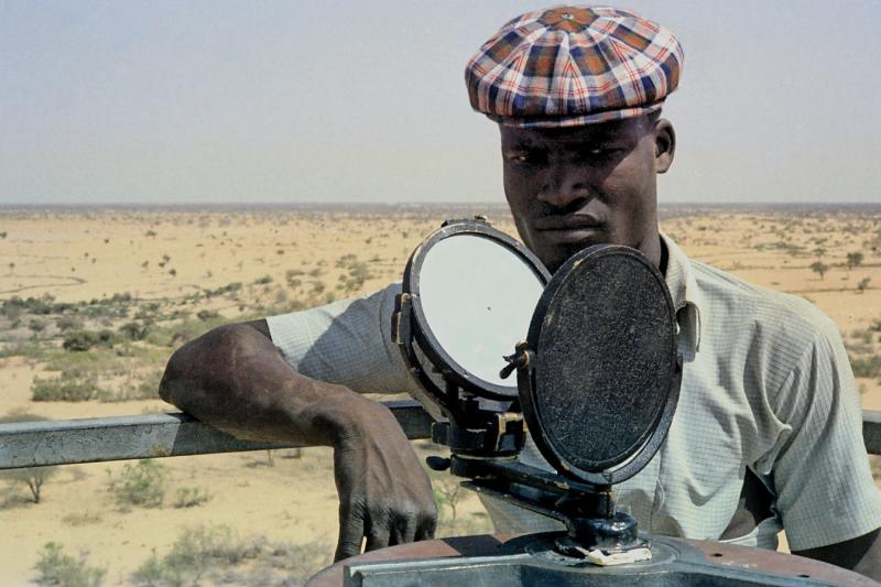 1974 - Tchad -  Helio operator on survey tower