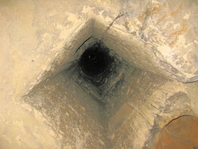 ceilingoutlet2.jpg