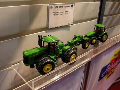 Athearn: 1/50 scale John Deere Tractors
