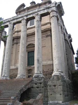 The Temple of Antoninus and Faustina.jpg