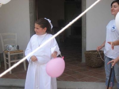 Flaminia waits for the moment to let her balloon go.JPG
