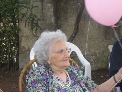 Zia Lina and balloon.JPG