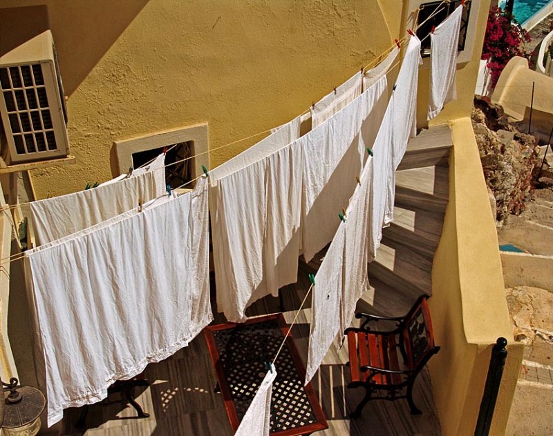 Hanging clothes -- a seldom sight in Santorini