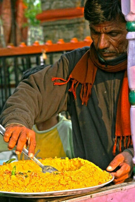 Preparing a excellent rice ring for us.