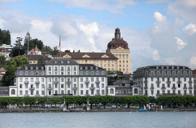 Hotel Schweizerhof und SUVA-Gebude