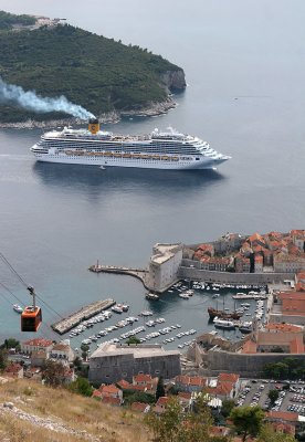 Giant on sea to Dubrovnik