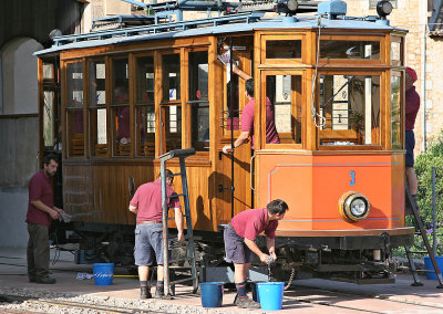 Busy with cleaning the Ferrocarril