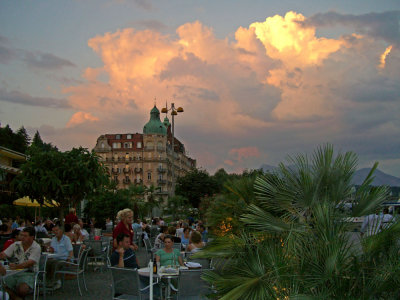 Promenade along lake Lucerne