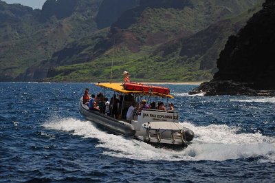 The Na Pali Explorer and the Coastline