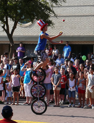 Unicycle Juggler