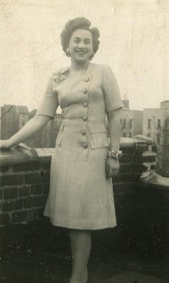 Mom 1944 - Mailed to Dad in Europe.jpg
