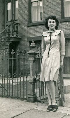 Mom 1945.jpg