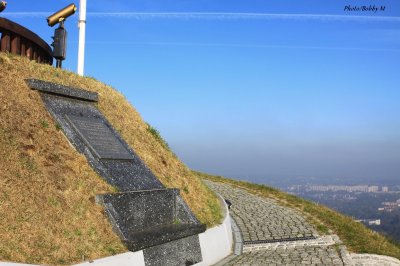 On the way to the top of Kosciuszko Mound