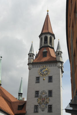Clock Tower at Marienplatz 52.jpg