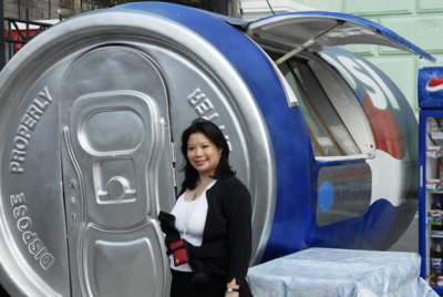 Yes, it's a Pepsi Can Kiosk 067.jpg