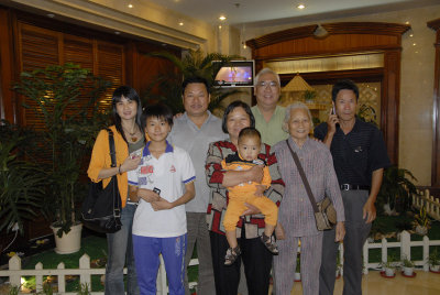 My cousin Fee Jing and her clan 014.jpg