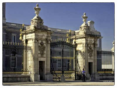 1004 Madrid 04 Royal Palace - The main gate.jpg