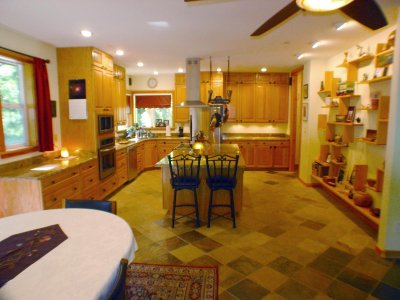 From the dining room to Kitchen